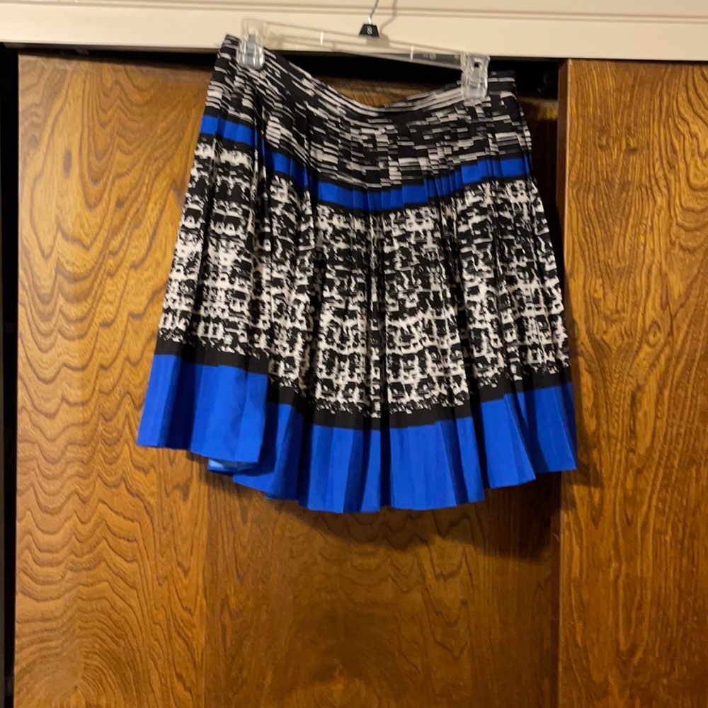 🔥CLEARANCE 🔥Vince Camuto pleated mini skirt,sz.6